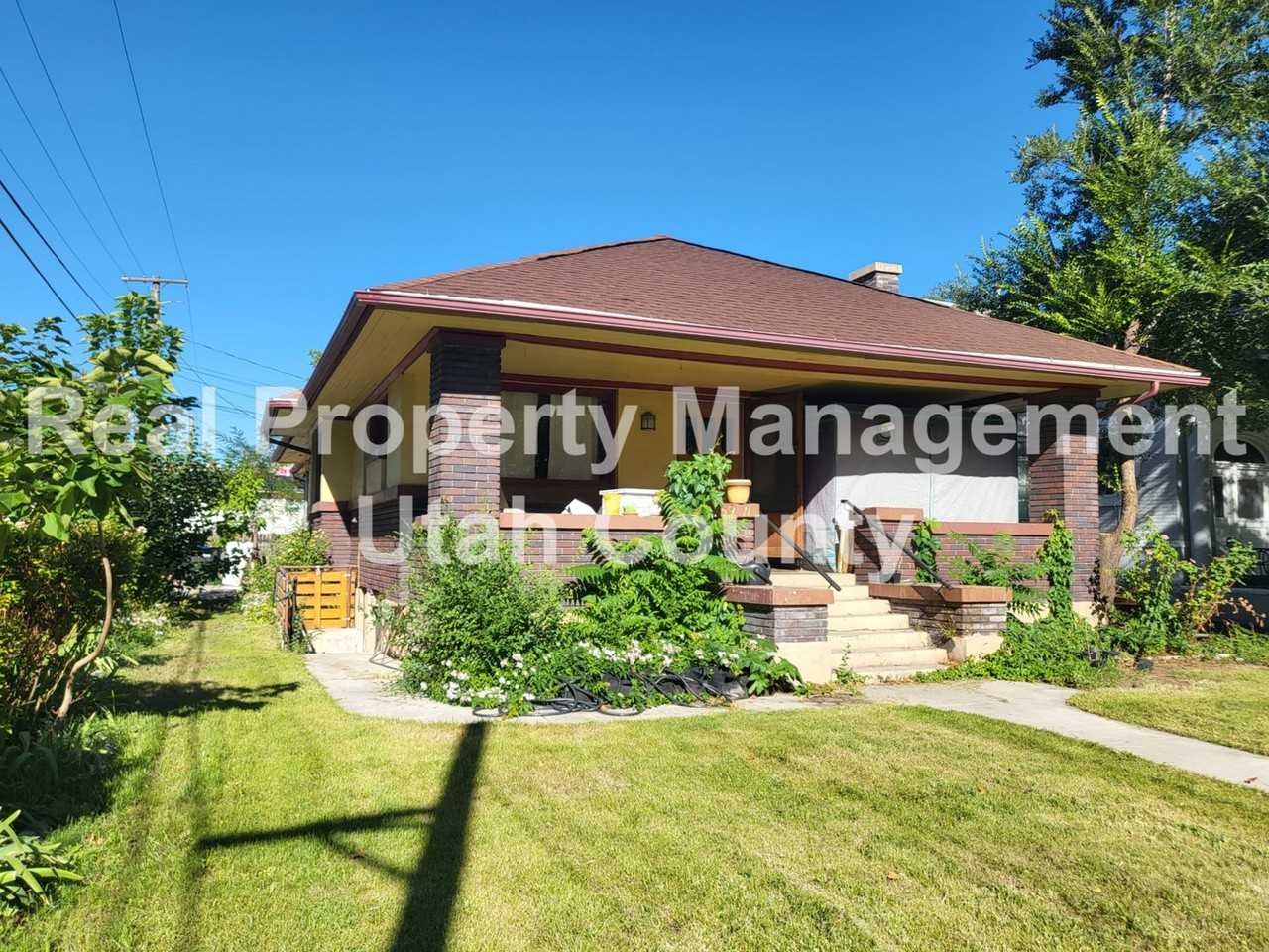 159 N 400 E - Photo 2 of 21