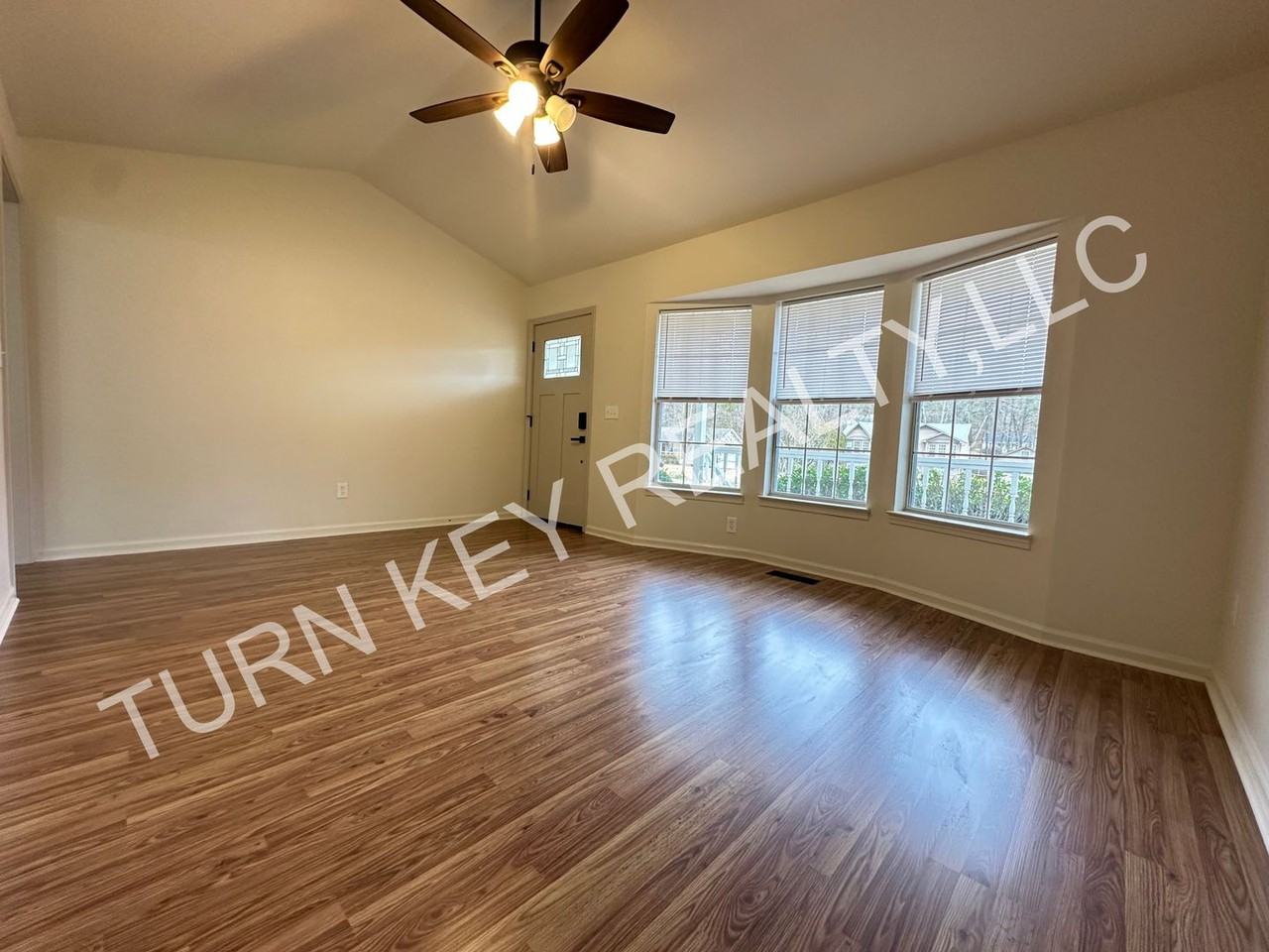 115 Lisa Ln - Photo 2 of 12