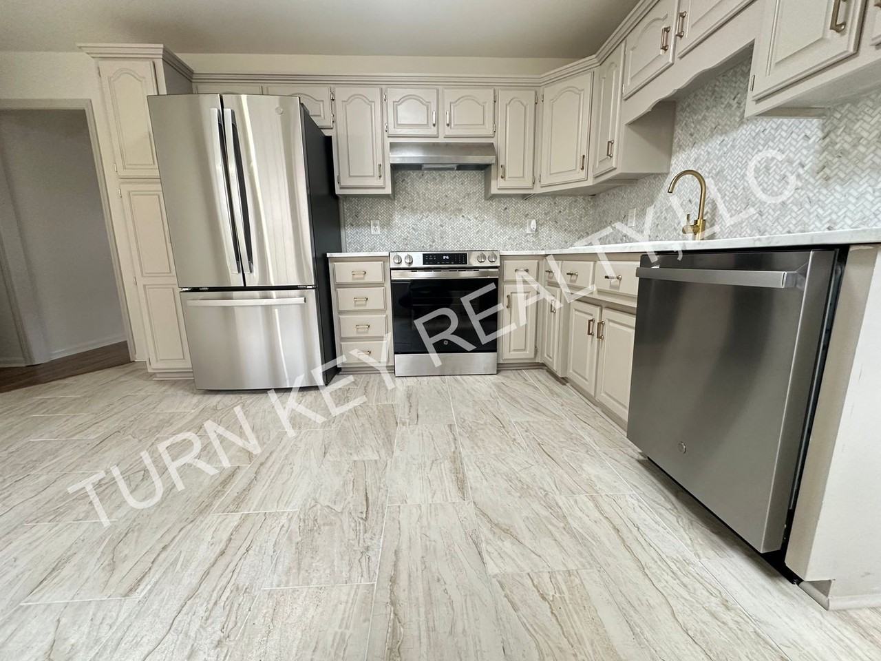 115 Lisa Ln - Photo 4 of 12