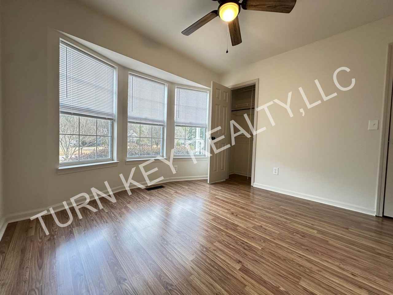 115 Lisa Ln - Photo 5 of 12