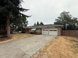 featured image of 980 Nw Wallula Ave