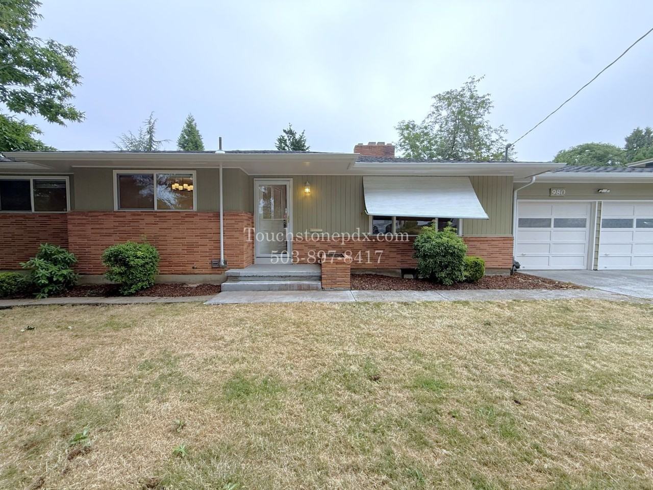 980 Nw Wallula Ave - Photo 3 of 47