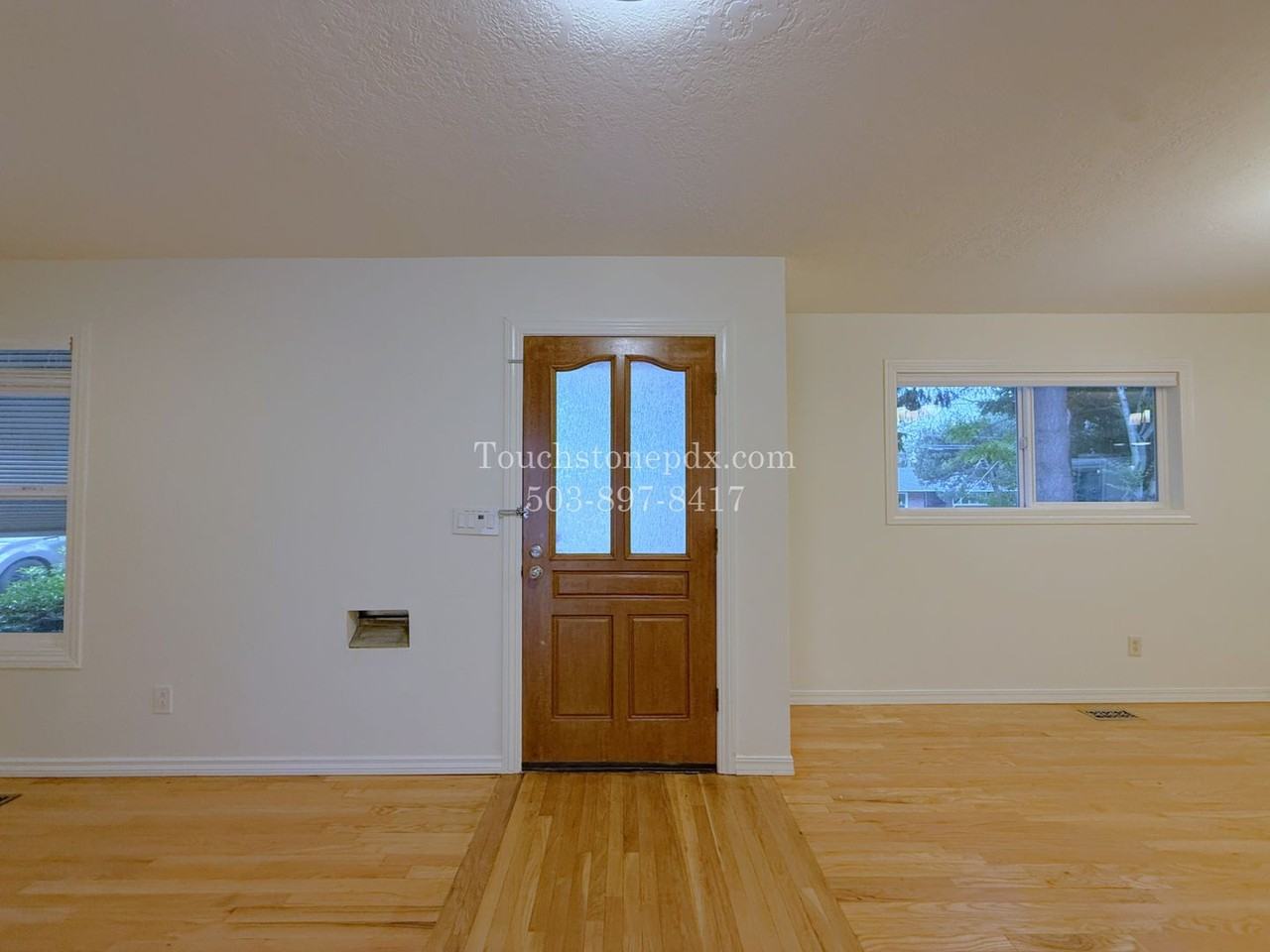 980 Nw Wallula Ave - Photo 4 of 47