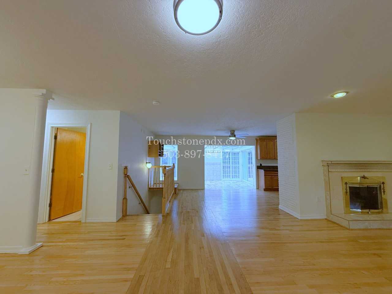 980 Nw Wallula Ave - Photo 5 of 47