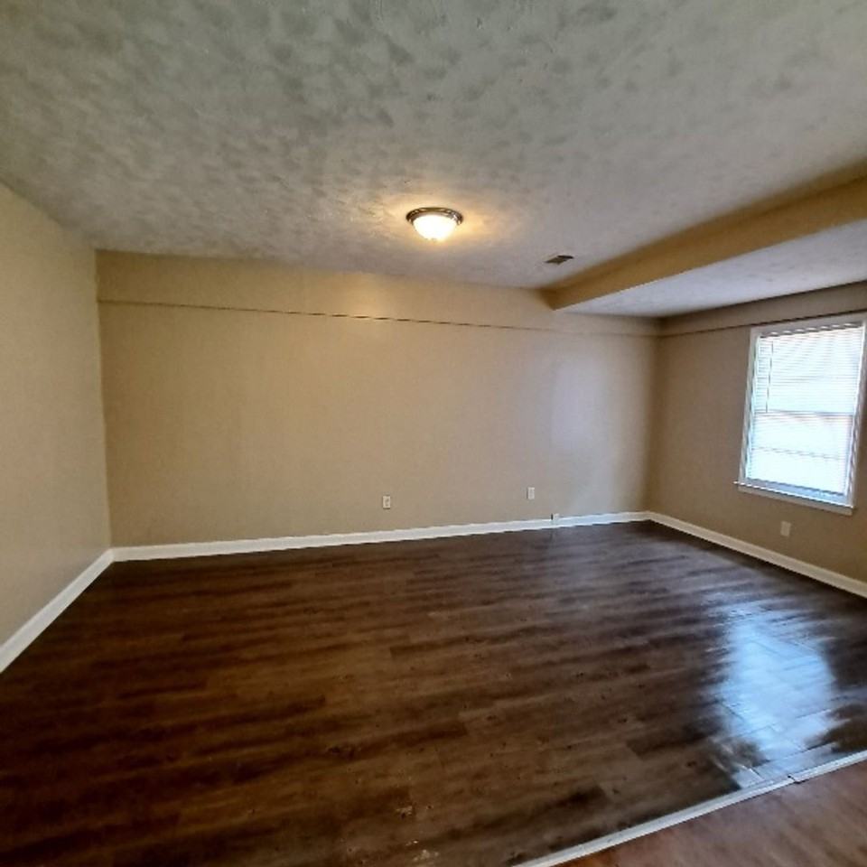 5380 Blackwell Rd - Photo 3 of 13