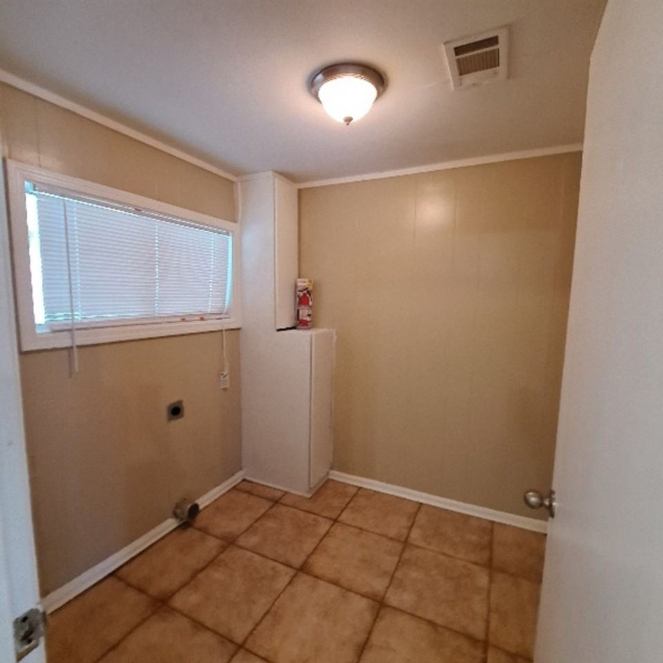 5380 Blackwell Rd - Photo 6 of 13