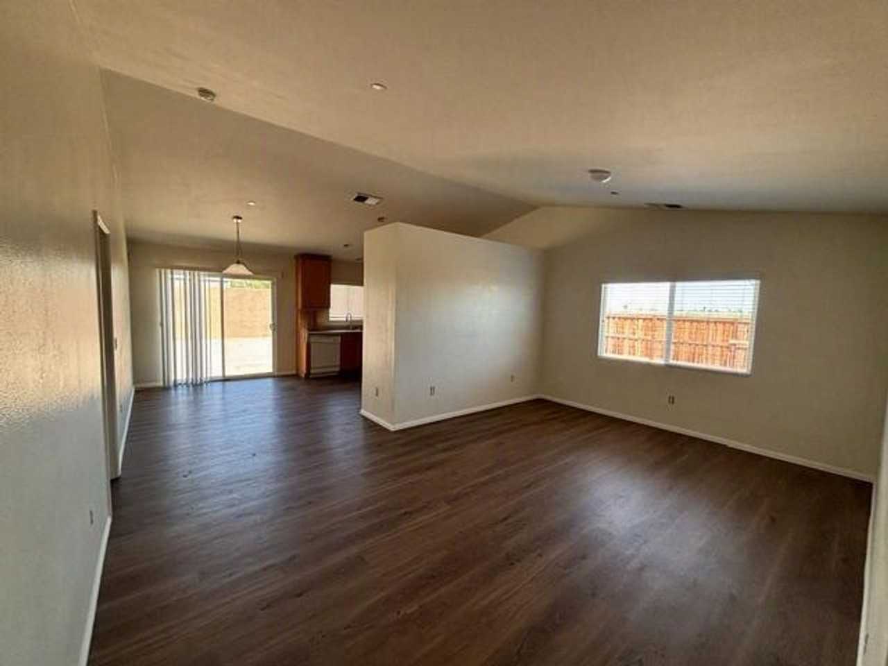 1085 Spud Moreno St - Photo 2 of 11