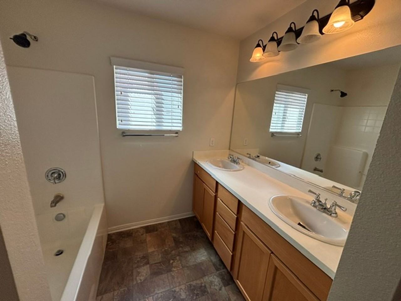 1085 Spud Moreno St - Photo 5 of 11