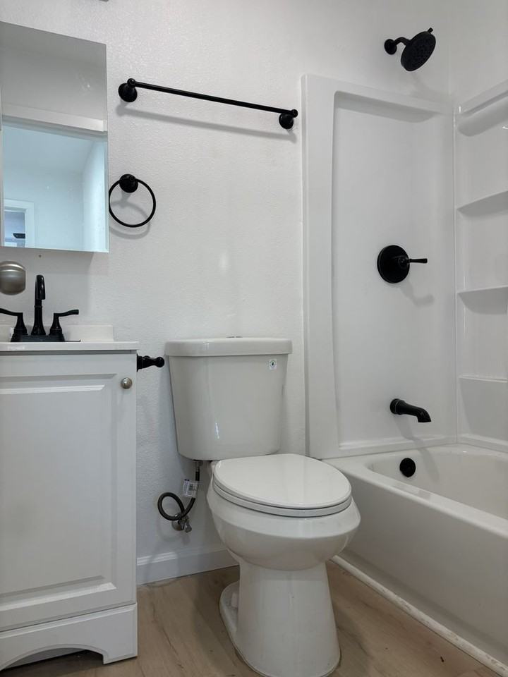 218 Oak St #A - Photo 6 of 9