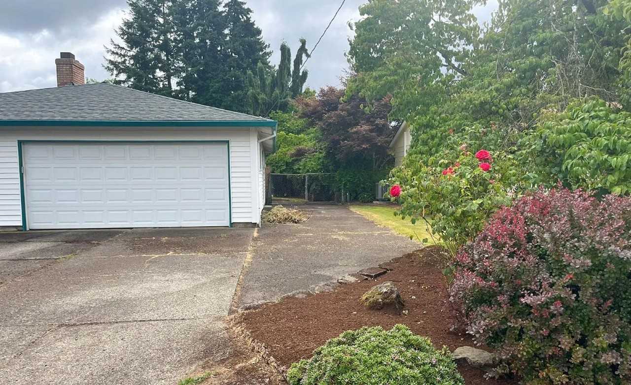 15560 Se Thorville Ave - Photo 2 of 42