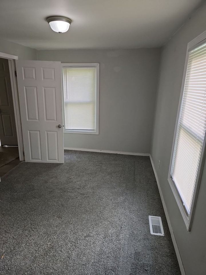 2001 E Depauw Ave - Photo 5 of 8