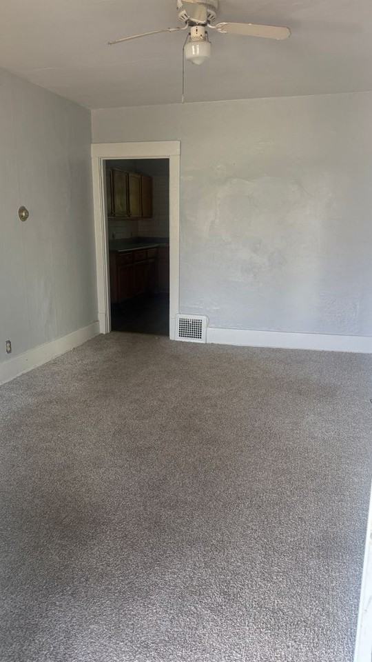 343 Russell St - Photo 4 of 7