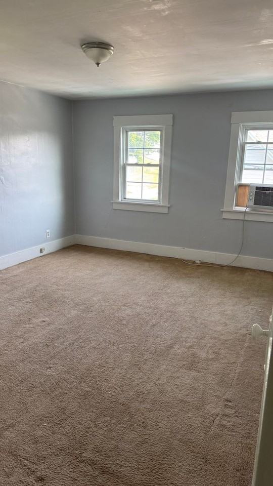 343 Russell St - Photo 5 of 7