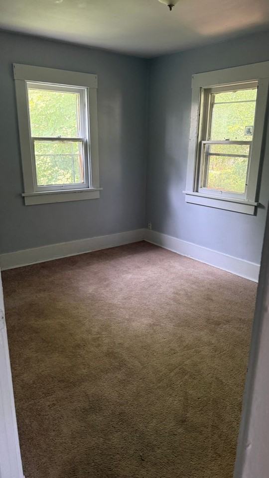 343 Russell St - Photo 6 of 7