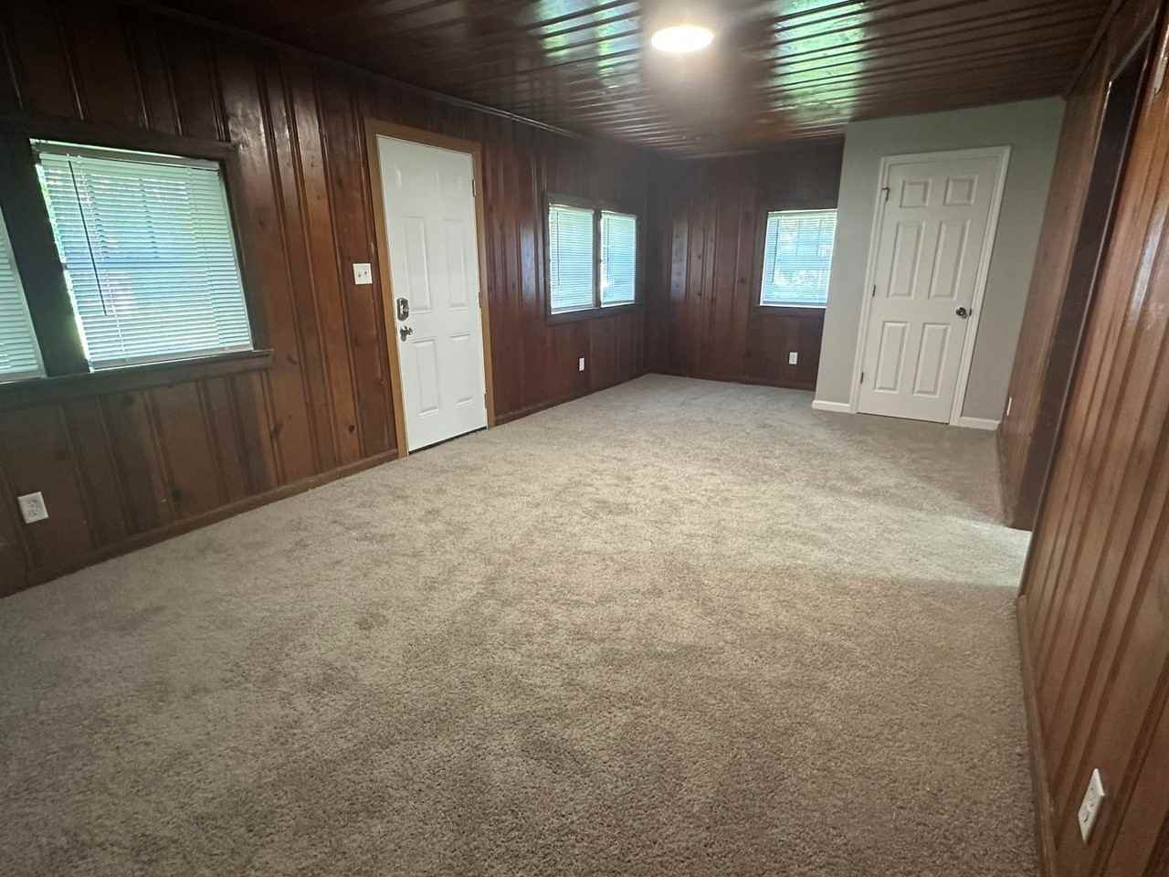 1704 S Penn St - Photo 2 of 10