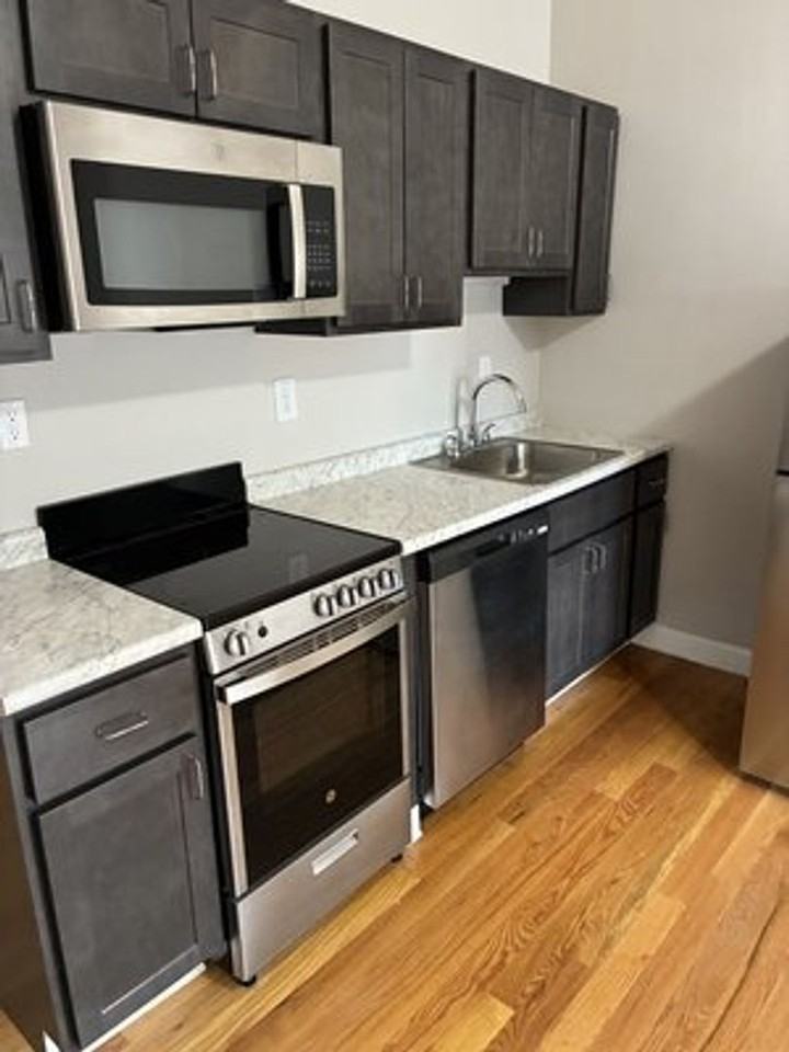 1124 Commonwealth Ave - Photo 4 of 4