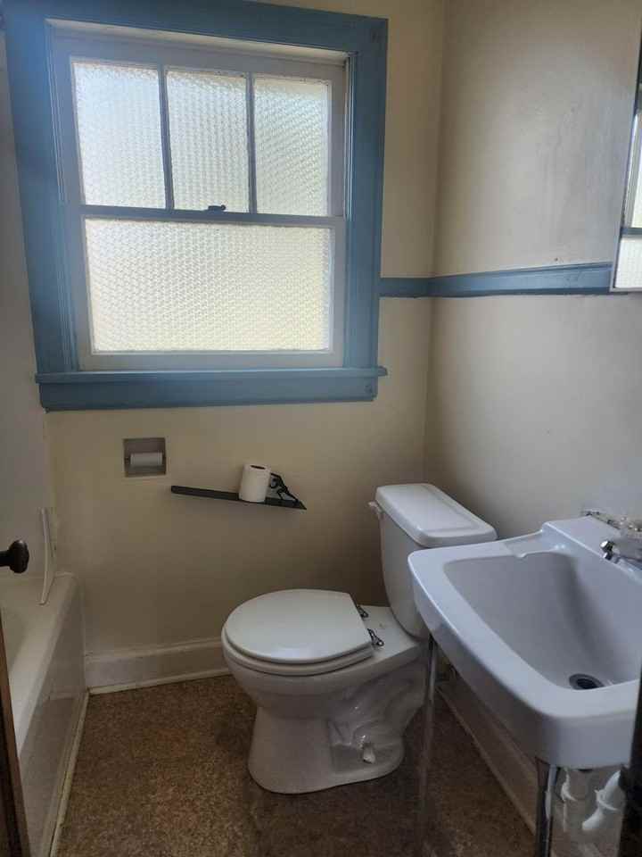 220 Bridge St - Photo 2 of 11