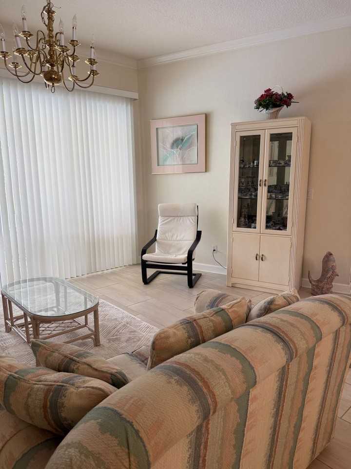 2209 Ramsgate Ct - Photo 4 of 26