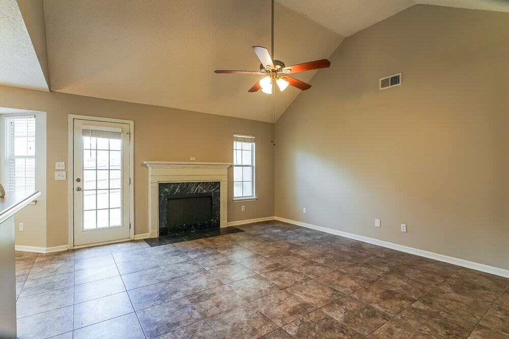 715 Claiborne St - Photo 3 of 16