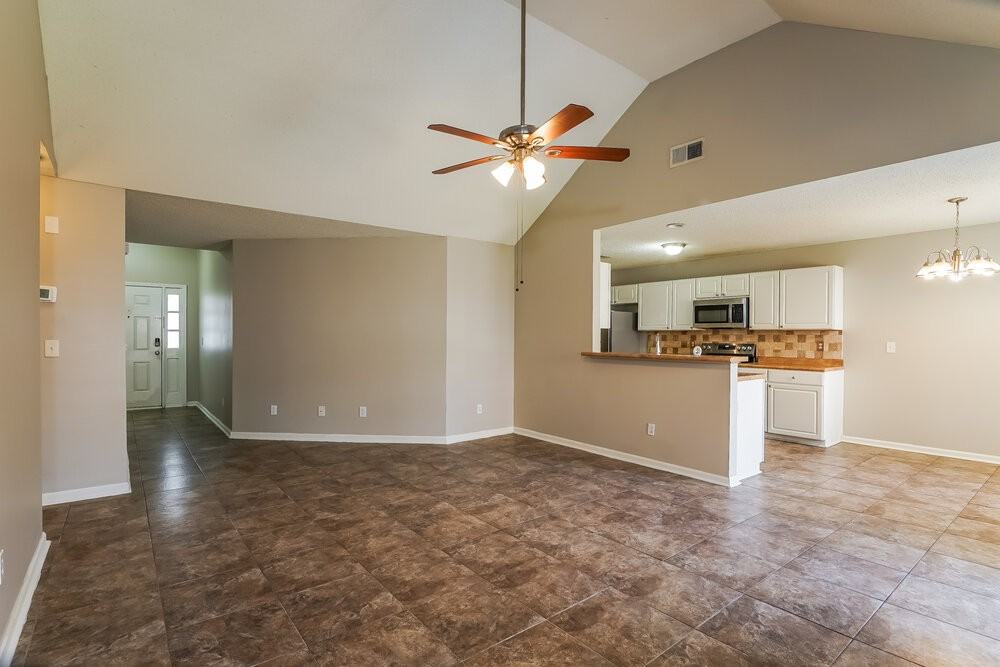 715 Claiborne St - Photo 4 of 16