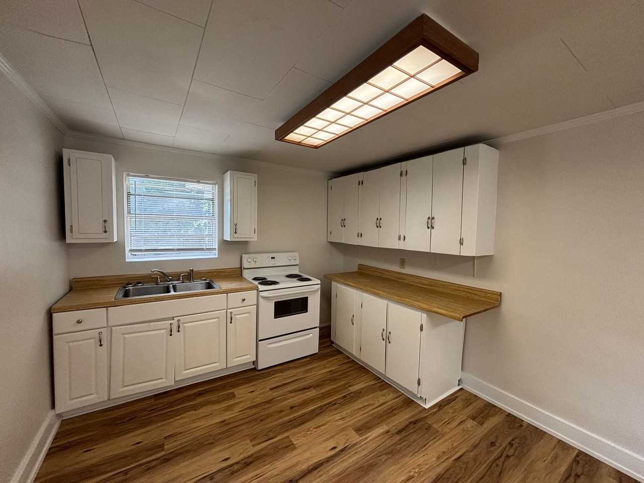 630 Oakland Ave - Photo 3 of 6