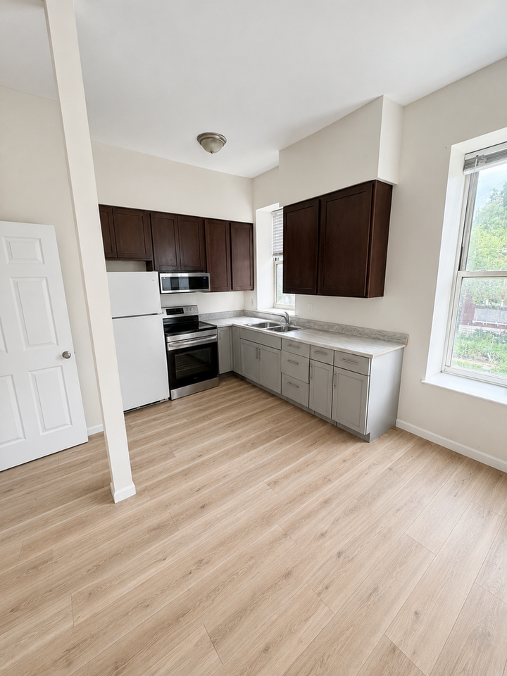 4417 Strodtman Pl - Photo 4 of 7