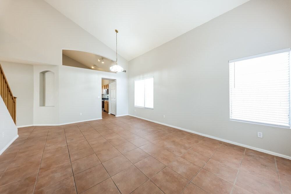 14711 W Ely Dr - Photo 5 of 17