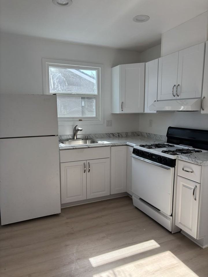 218 Oak St #C - Photo 4 of 6