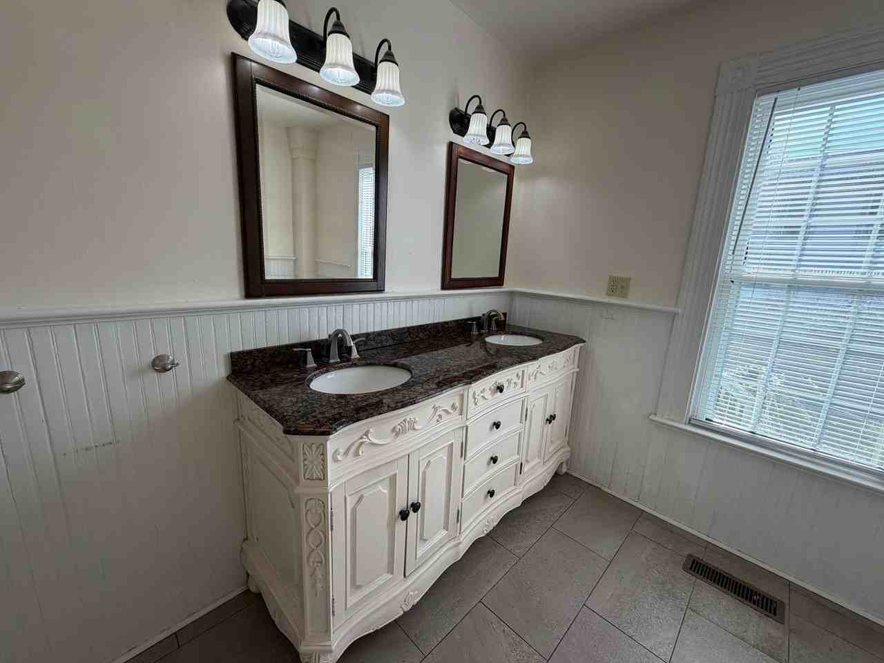 2 W Hampton St - Photo 6 of 20