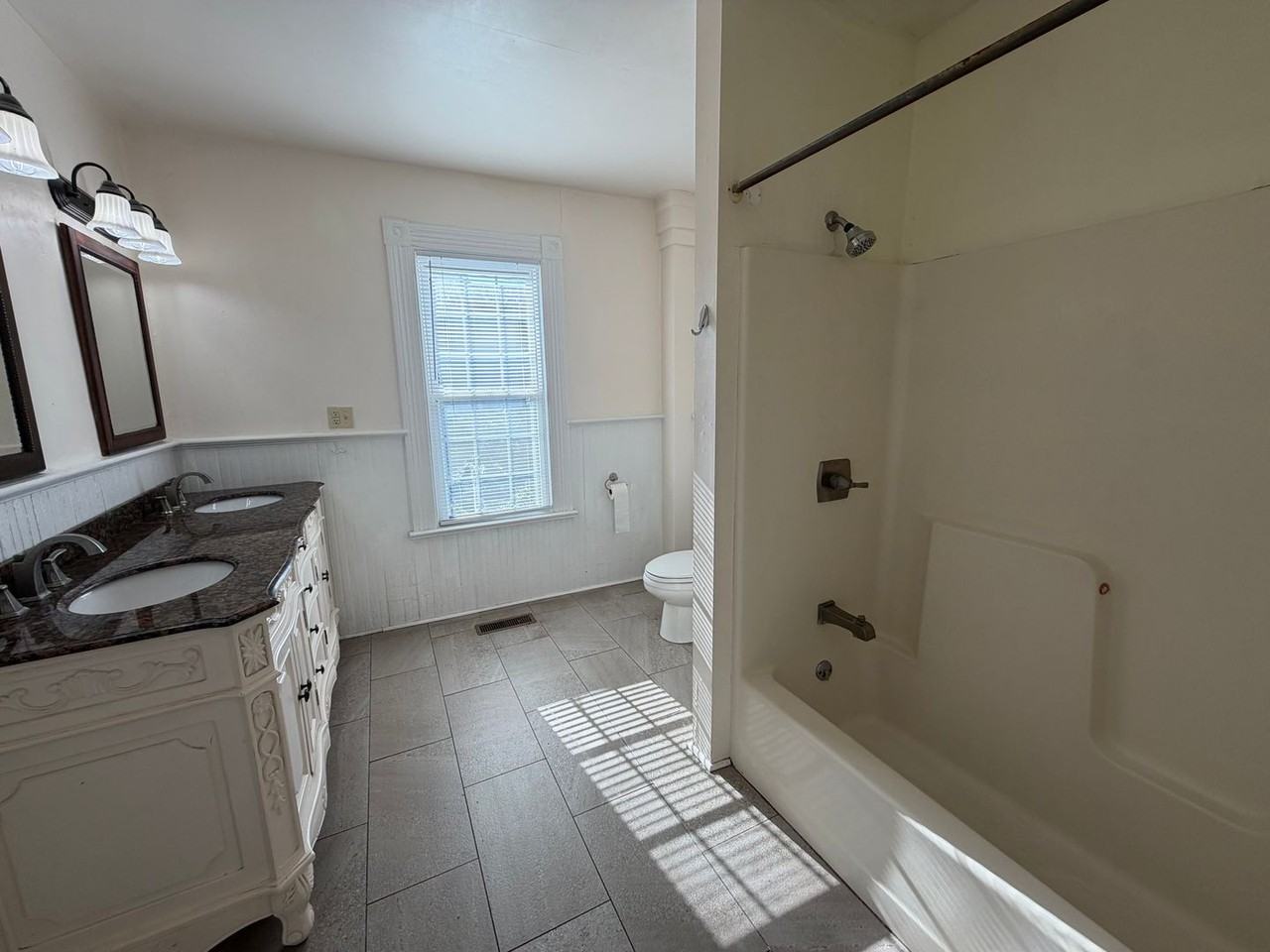 2 W Hampton St - Photo 7 of 20