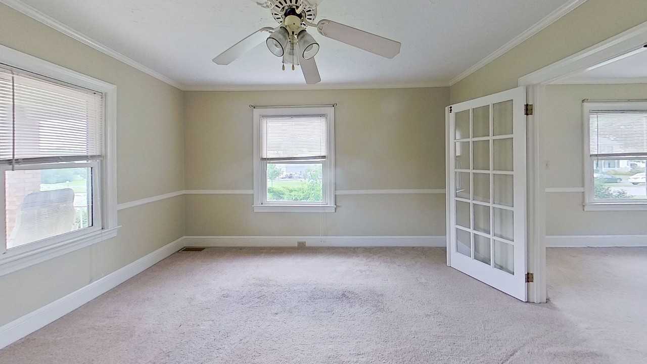 129 Loucks St - Photo 4 of 13