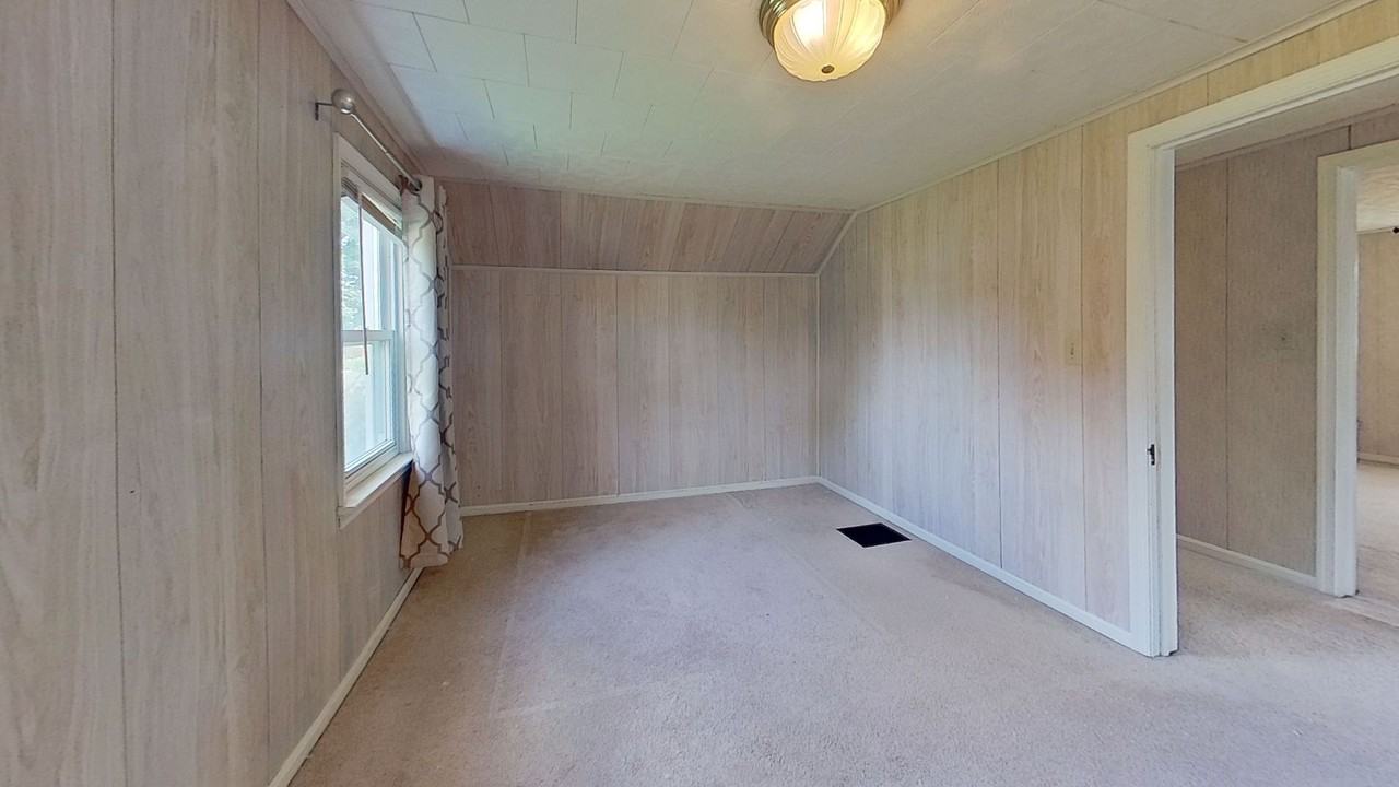 129 Loucks St - Photo 5 of 13