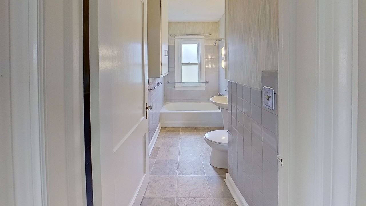 129 Loucks St - Photo 6 of 13