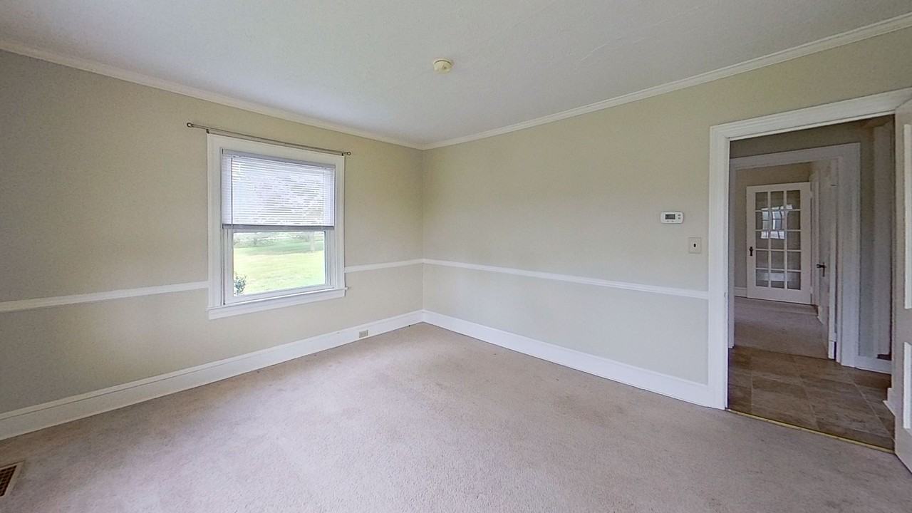 129 Loucks St - Photo 7 of 13