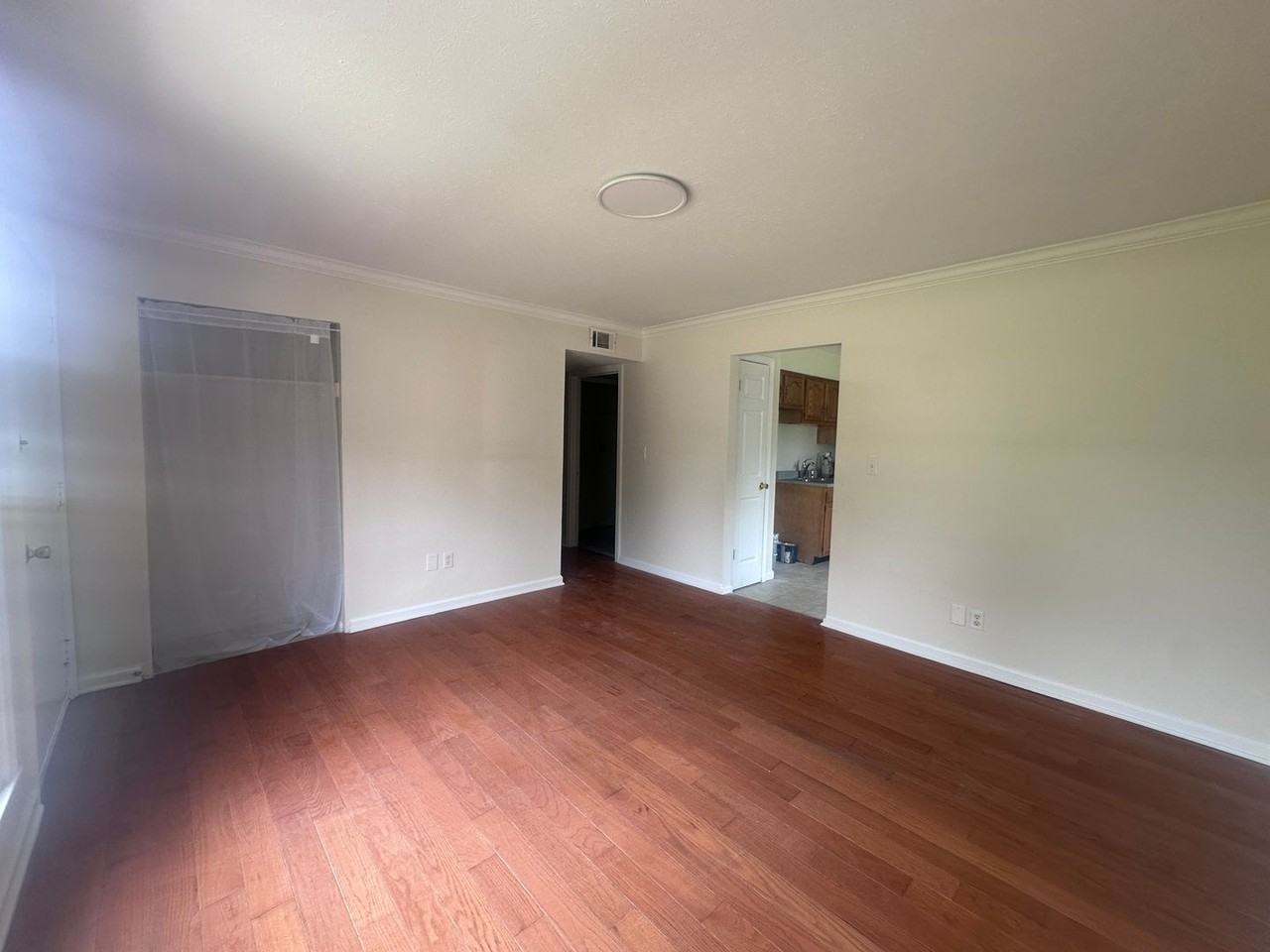 6806 John Paul Ln - Photo 4 of 32