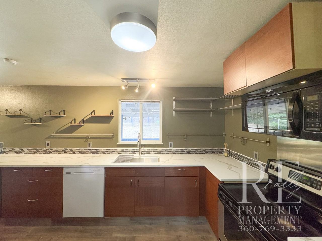 111 Shamrock Ln - Photo 5 of 26