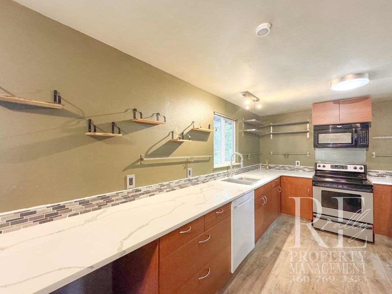 111 Shamrock Ln - Photo 6 of 26