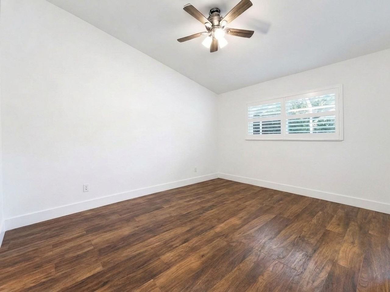 529 Saint Andrews Blvd - Photo 4 of 26