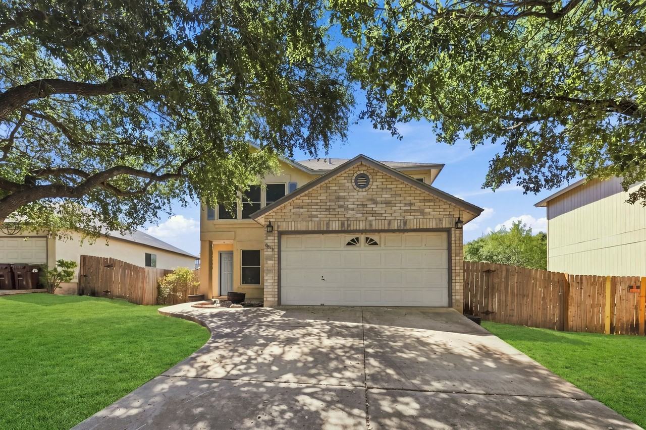 8018 Chestnut Bluff Dr - Photo 2 of 23