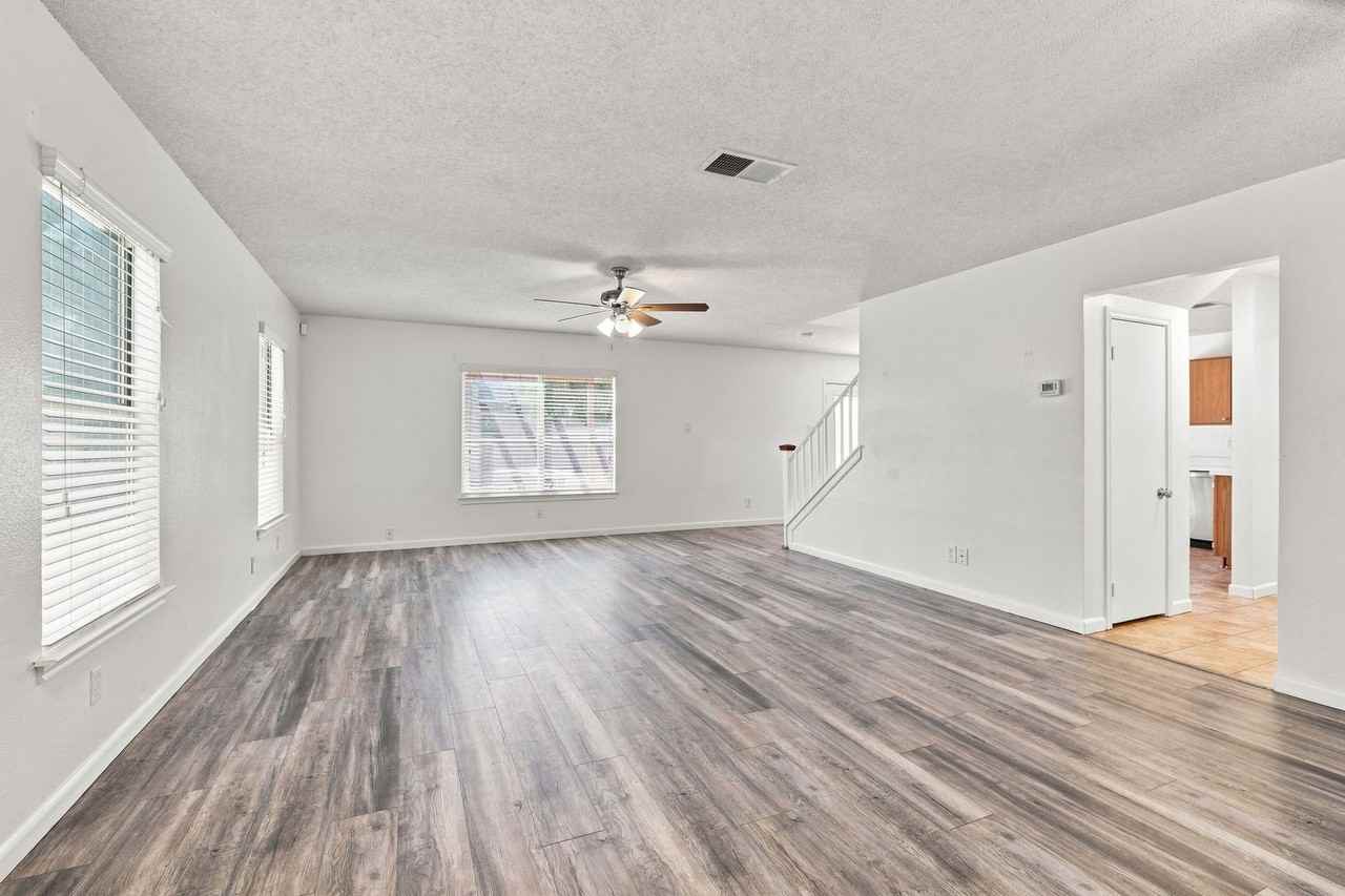 8018 Chestnut Bluff Dr - Photo 3 of 23