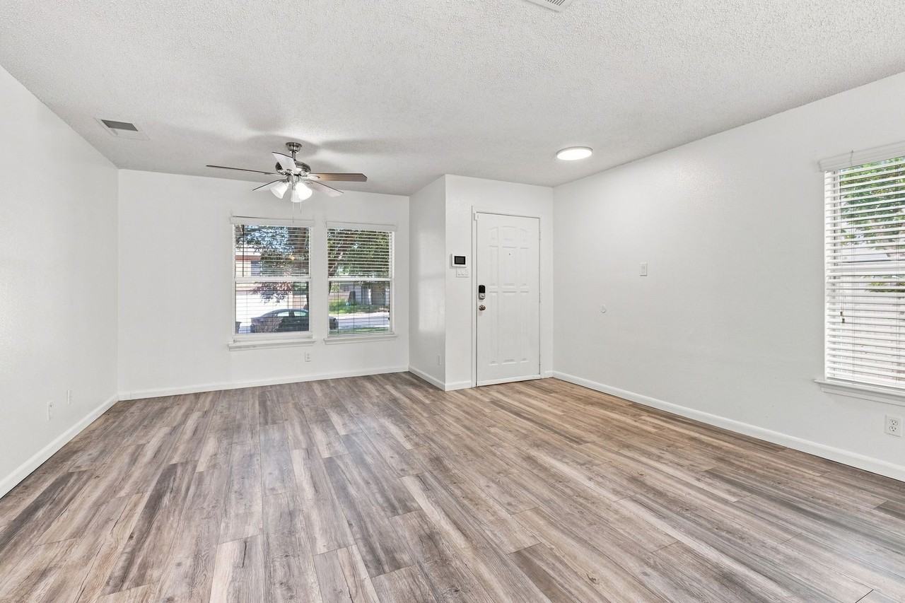 8018 Chestnut Bluff Dr - Photo 5 of 23