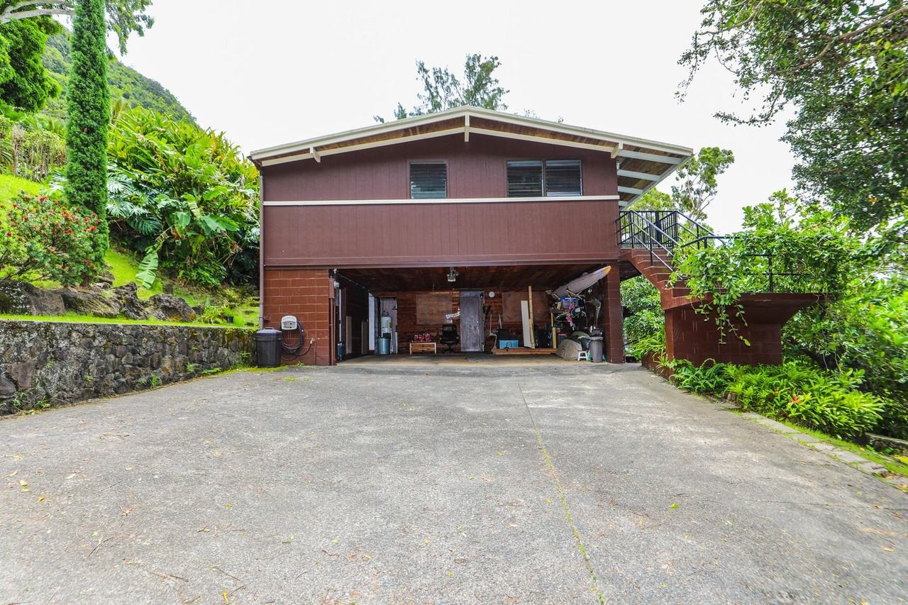3368 Anoai Pl Apt A - Photo 2 of 25
