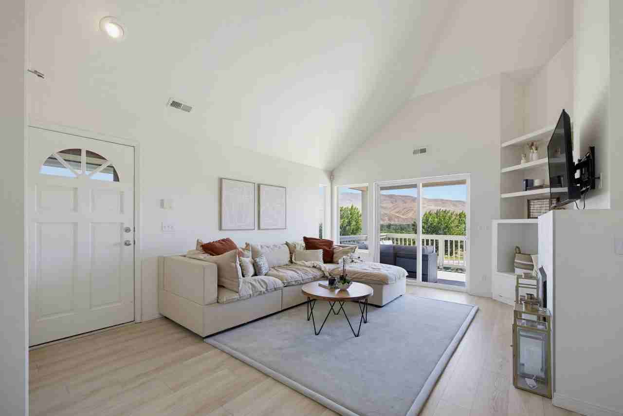5170 S Surprise Way - Photo 7 of 34