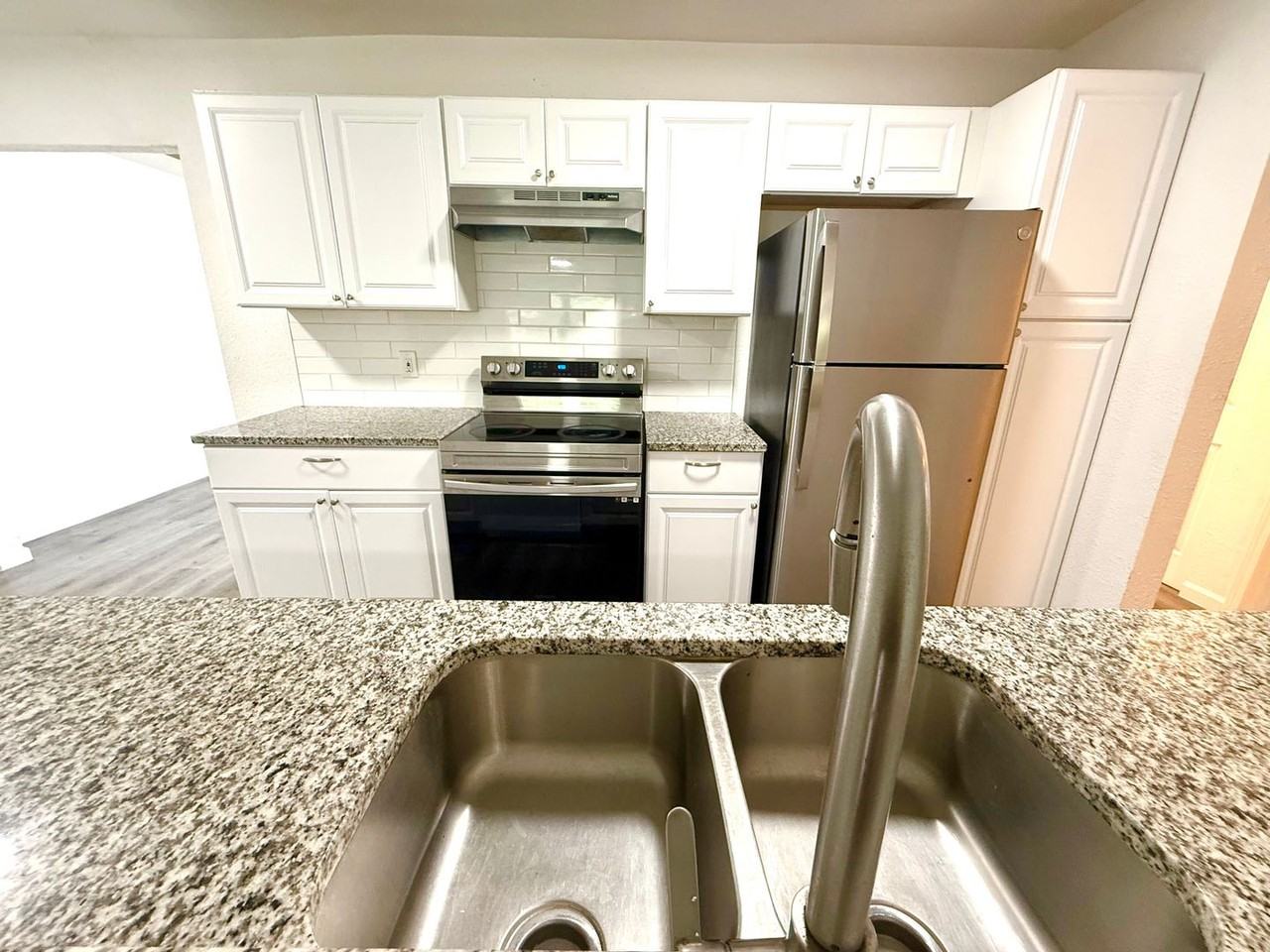 307 Hartline Dr - Photo 6 of 22