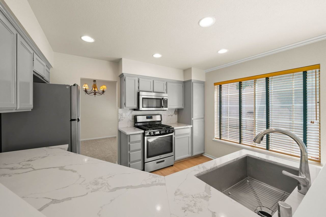 3916 Promenade Way - Photo 4 of 44
