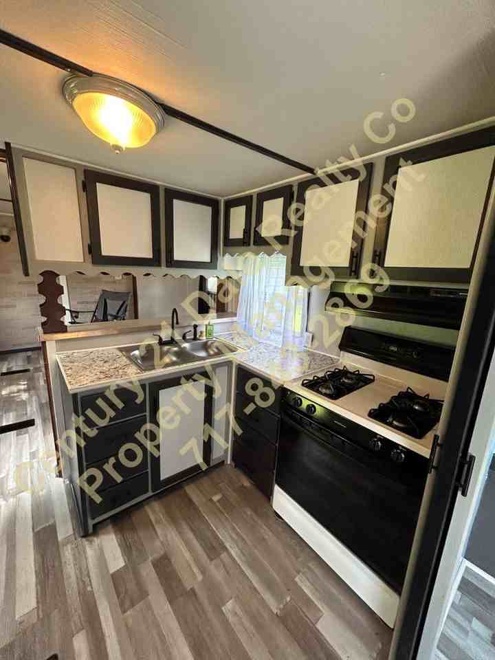 1854 Walnut Ave - Photo 3 of 19