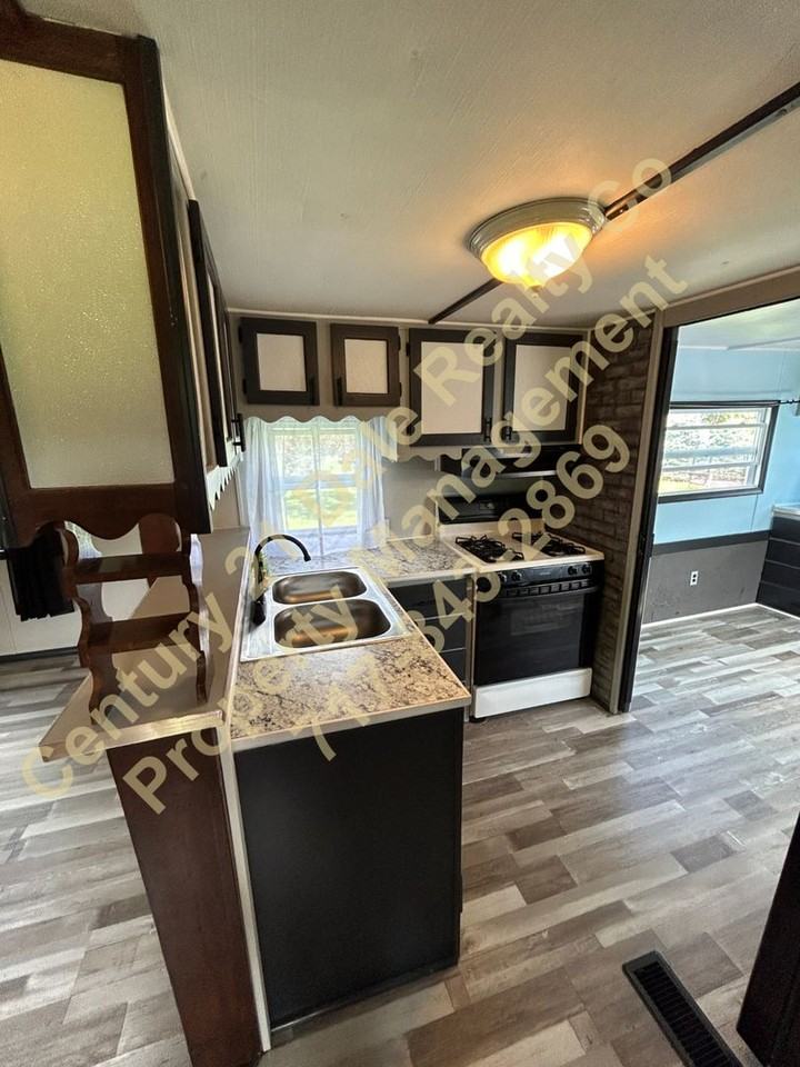 1854 Walnut Ave - Photo 4 of 19