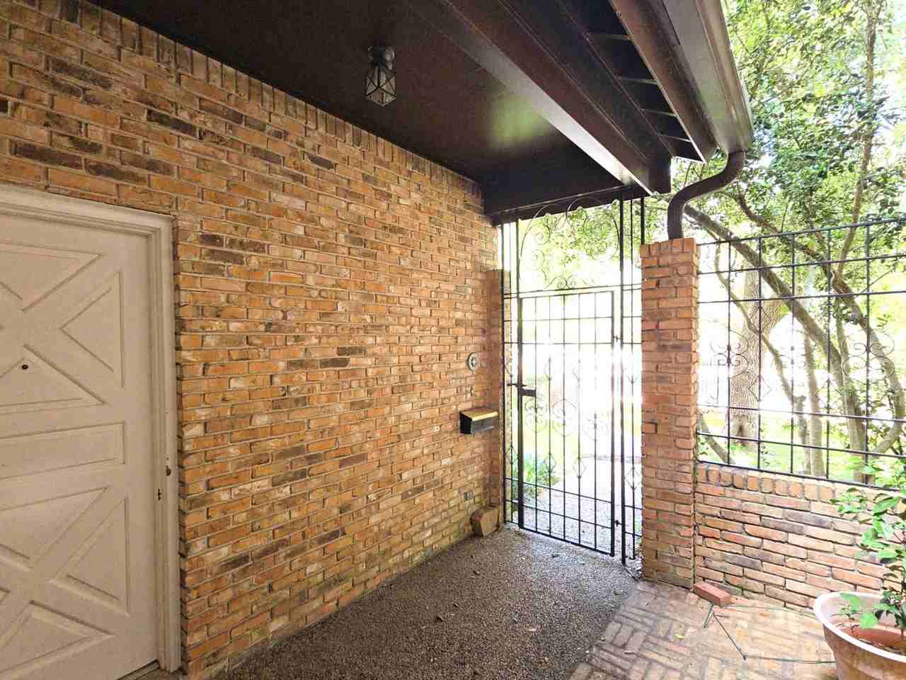 9731 Briar Forest Dr - Photo 2 of 32