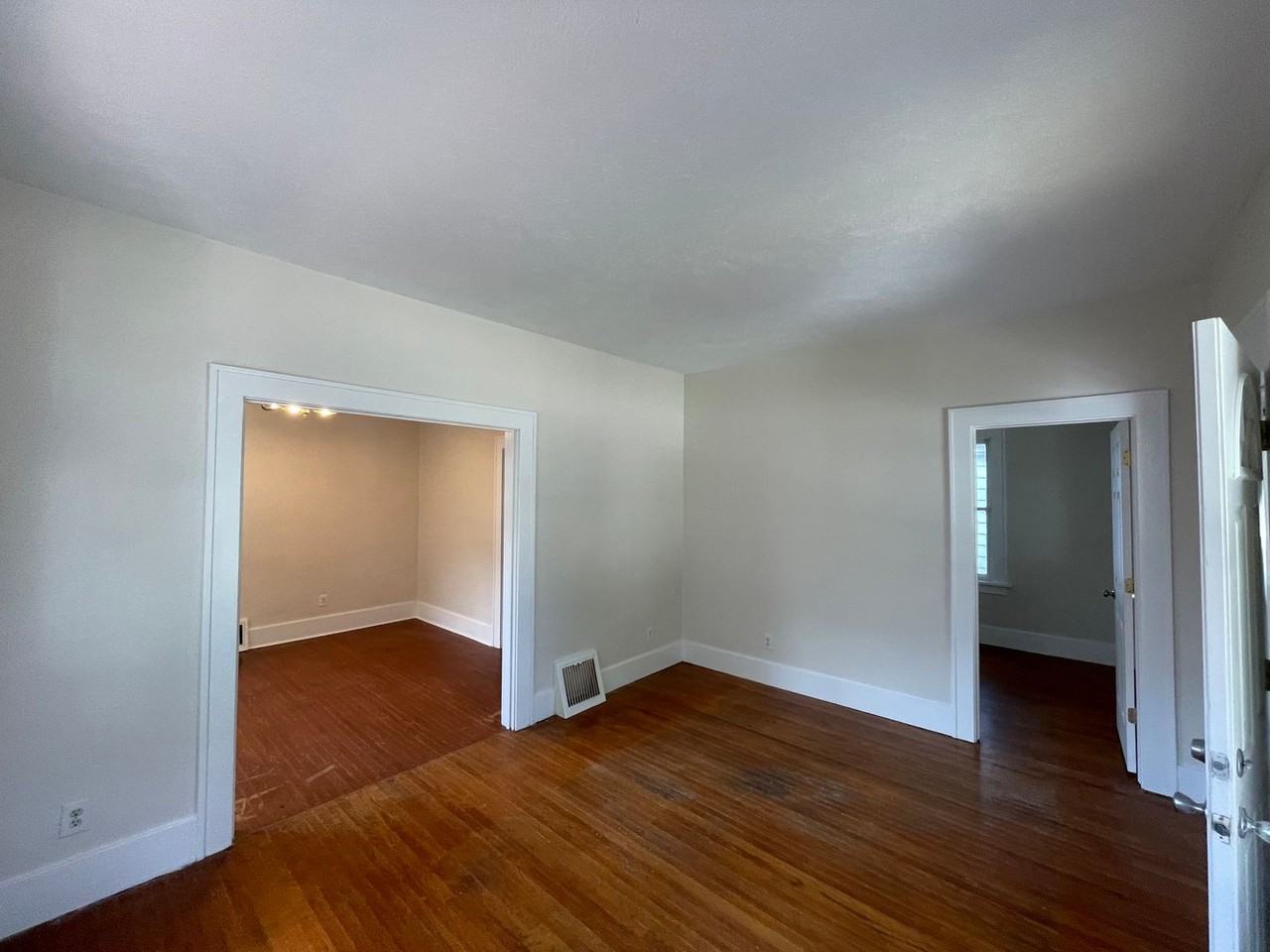 2031 N 8th St - Photo 4 of 20