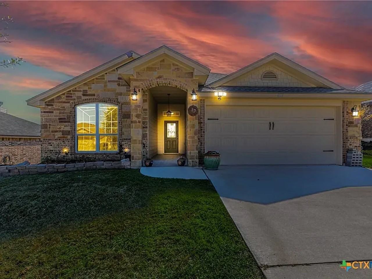 821 Kendra Dr - Photo 2 of 24